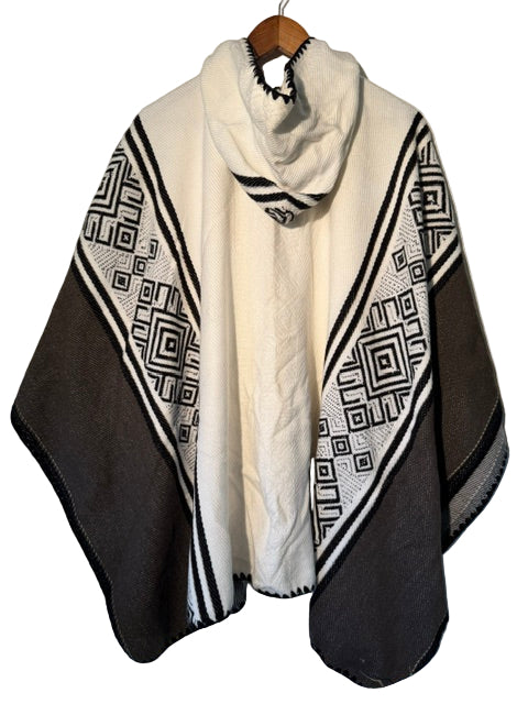 Sacred Path Poncho / Poncho du Chemin Sacré