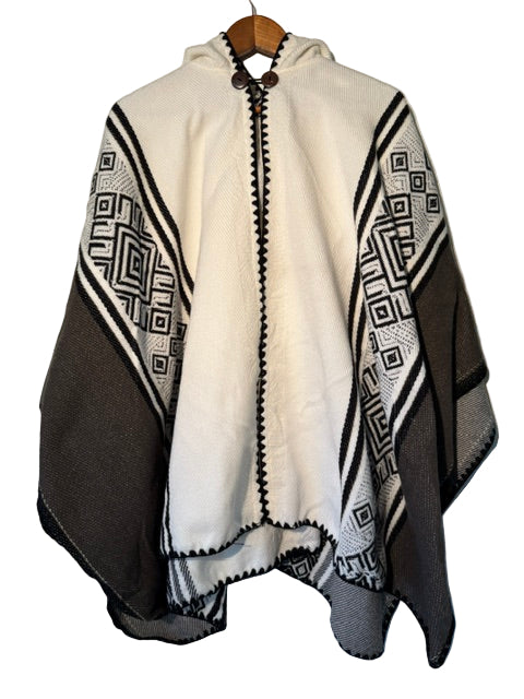 Sacred Path Poncho / Poncho du Chemin Sacré